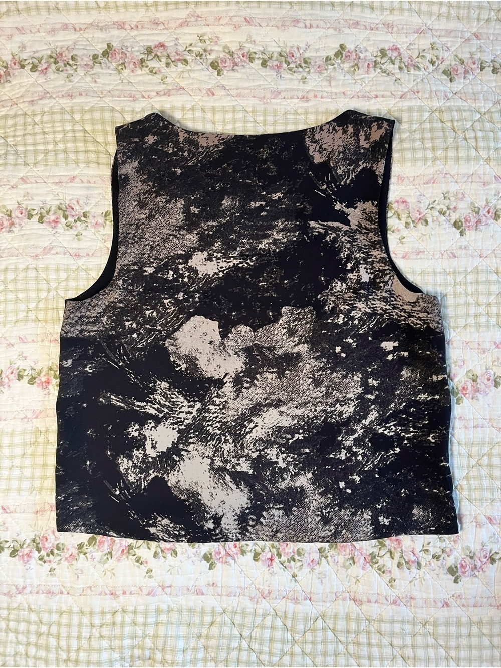 Aritzia Babaton Murphy Sleeveless Blouse V-Neck Abstract Print Small - Picture 2 of 7